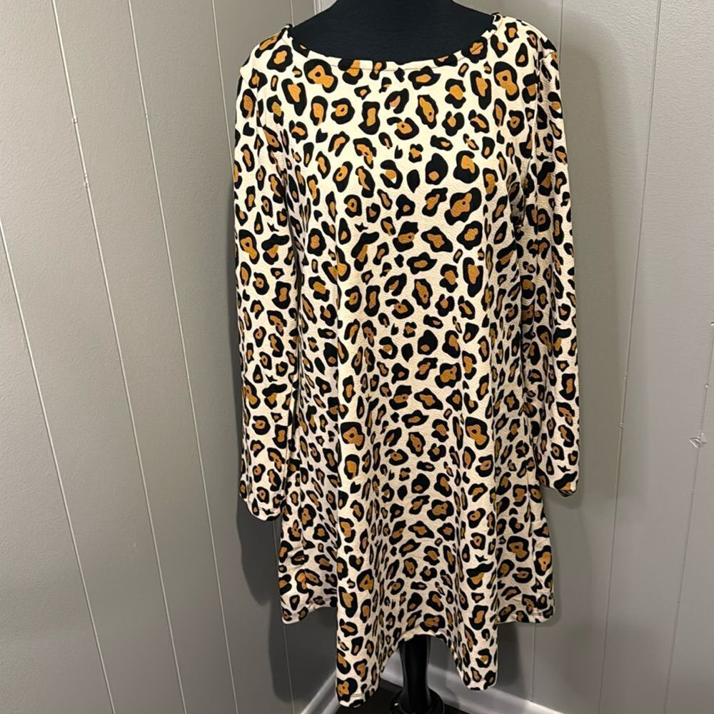 Jeuvre crinkle knit stretch pullover flared shift style midi dress. Large.